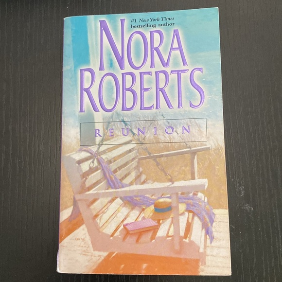 Nora Robert’s - Reunion - Picture 1 of 5